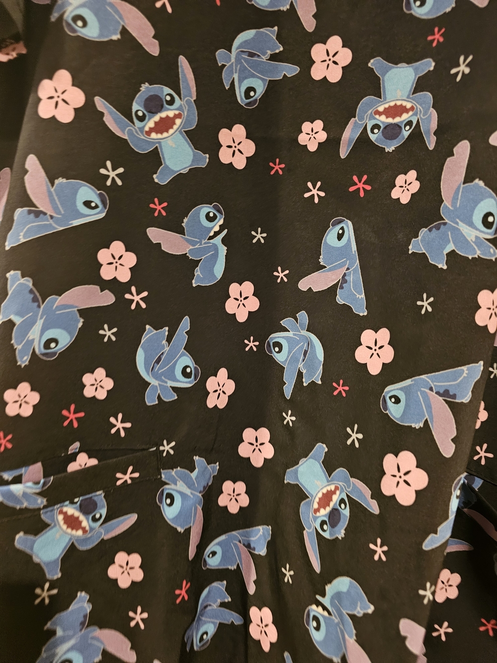 Stitch 2XL Scrub Top Womens NWT Vneck Disney Nurse Wear Plus - Picture 3 of 9